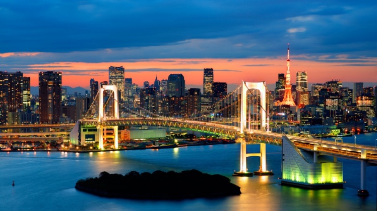 354355-990-1451900249-Rainbow-Bridge-Spanning-Tokyo-Bay-With-Tokyo-Tower-Visible-In-The-Background-Japan-Twilight1